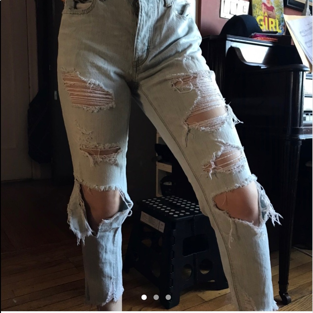 American eagle light wash distressed jeans